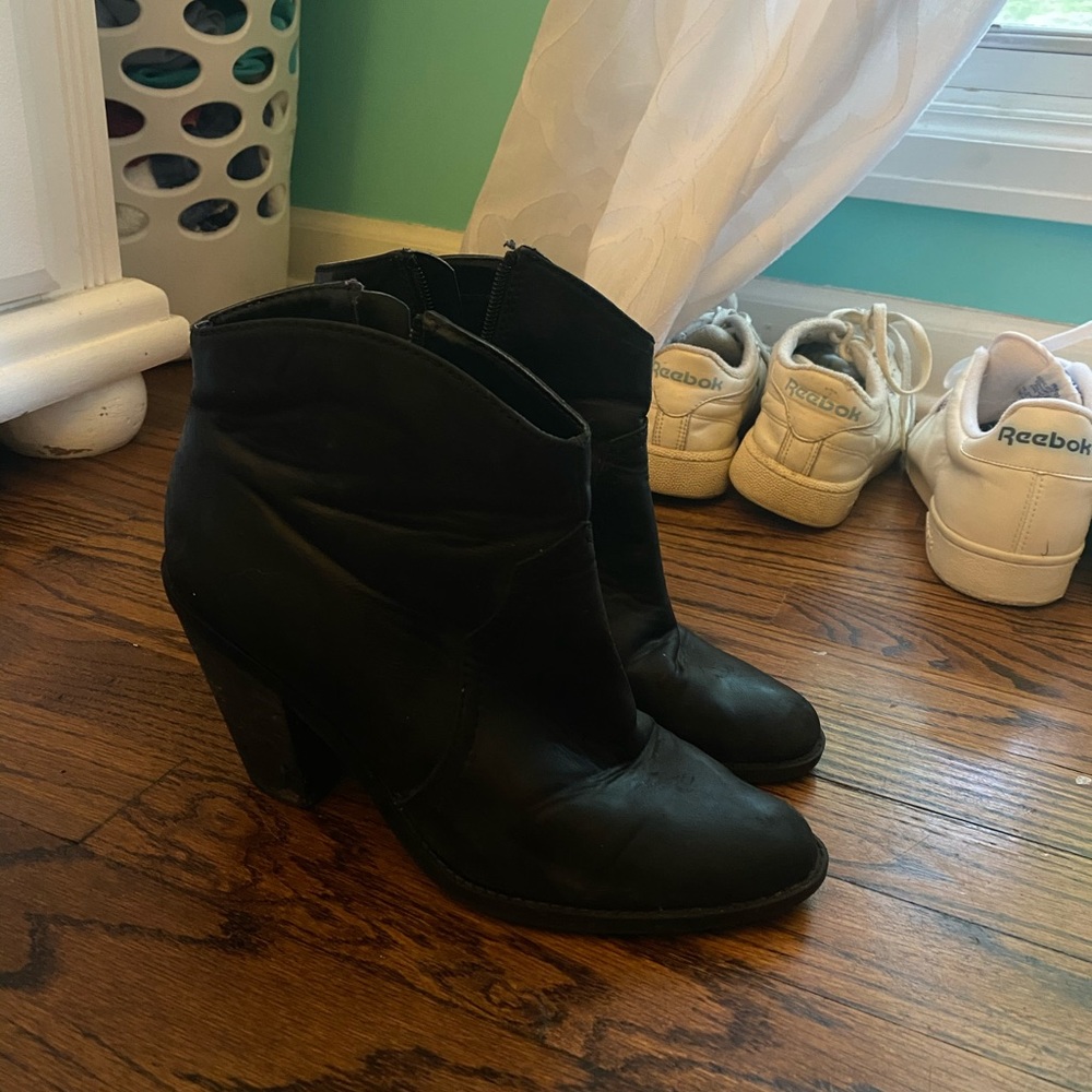 Dolce Vita Black Booties (Size: 8.5)